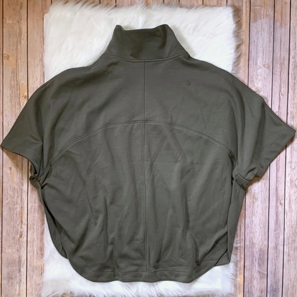 The North Face Women’s Slacker Poncho - Picture 4 of 7